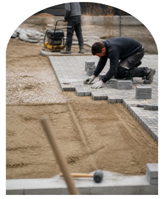 Мощение площадок тротуарной плиткой на участке в Набережных Челнах